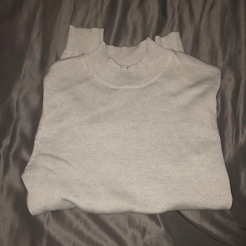 grey fitted turtle neck sweater